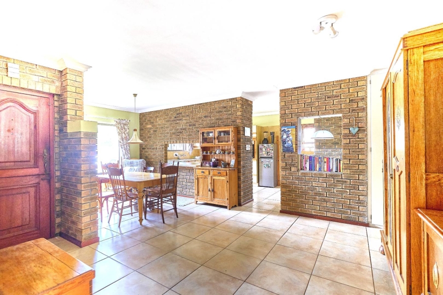 5 Bedroom Property for Sale in Flamingo Vlei Western Cape